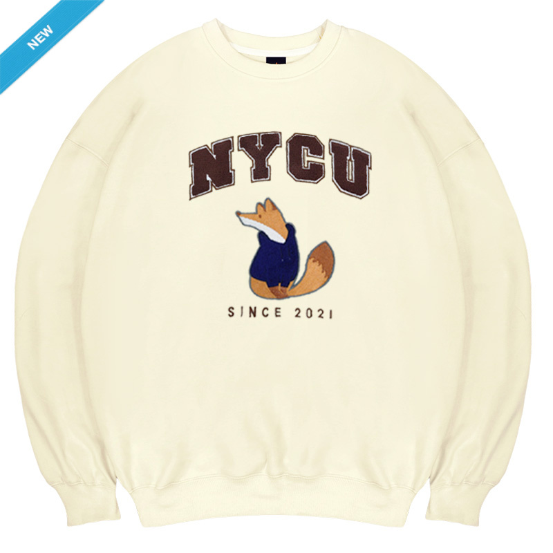 【Colaz酷樂網】NYCU立體電繡竹狐落肩大學T(坐姿款)_奶油白／Oversized Long-Sleeve T-Shirt (Fox_White)