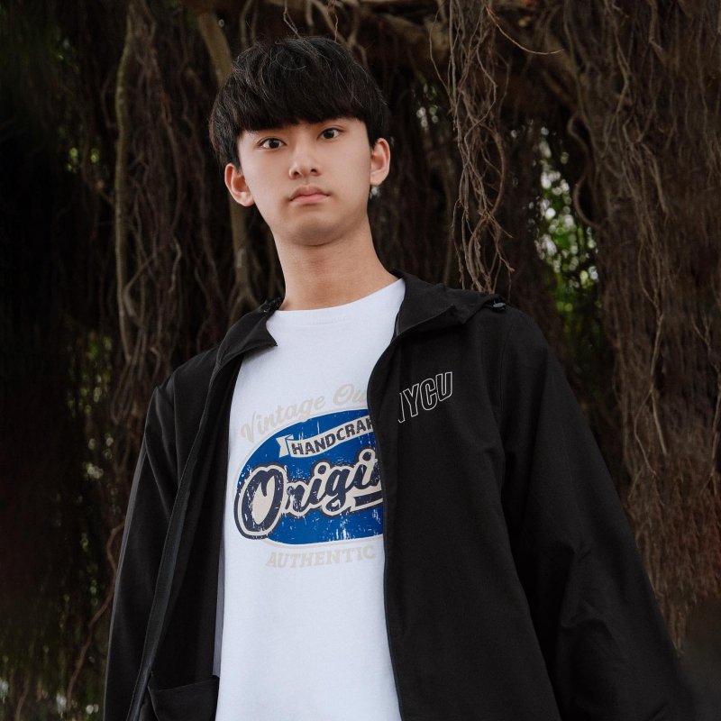 【Colaz酷樂網】NYCU輕量機能防潑水風衣外套_黑／Logo Windbreaker _Black