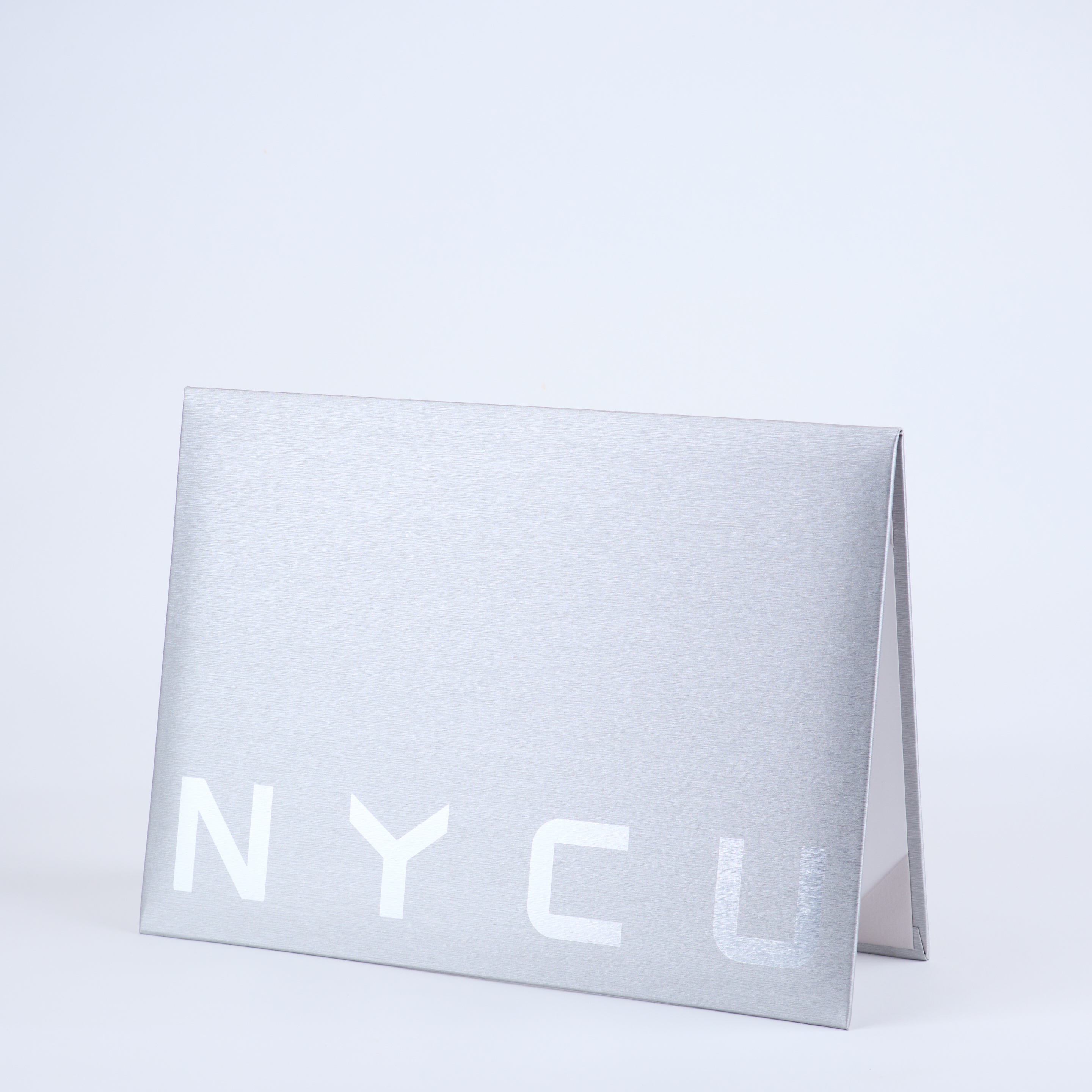 【麗文校園書局】NYCU銀色橫式證書夾_Certificate Holder