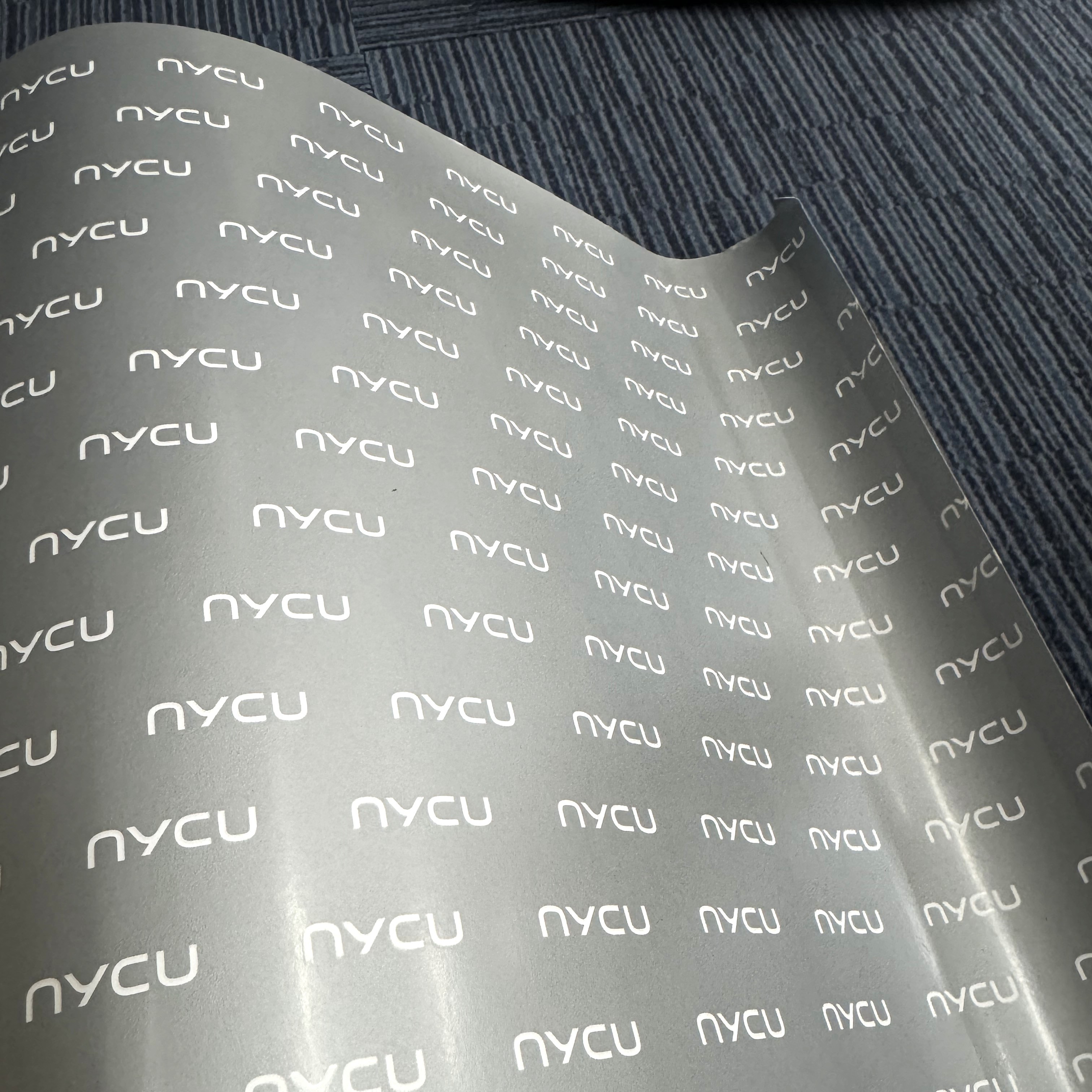 銀色 Logo 包裝紙_NYCU Silver Logo Wrapper