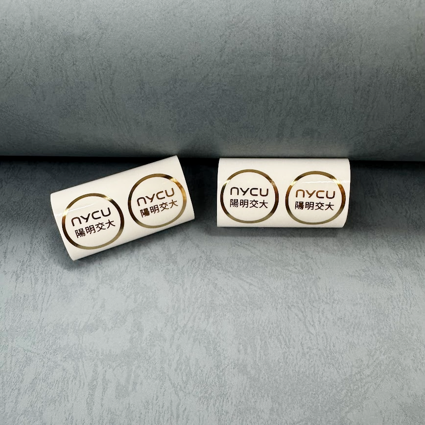 【麗文校園書局】NYCU 小圓校名透明燙金貼紙_NYCU Stickers