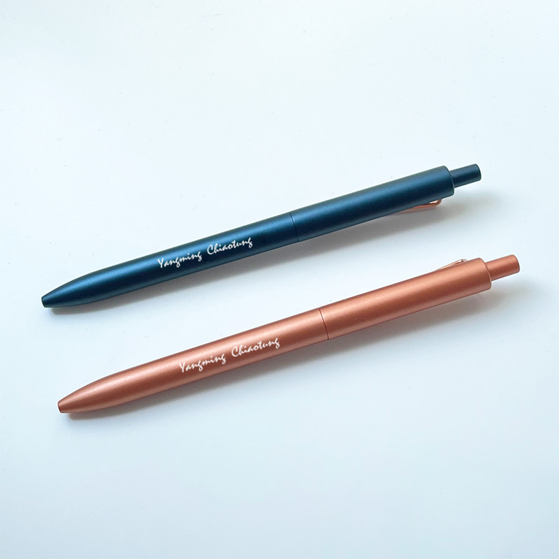 【Colaz酷樂網】陽明交大校名草寫耀金原子筆_玫瑰金／NYCU Pen_Gold